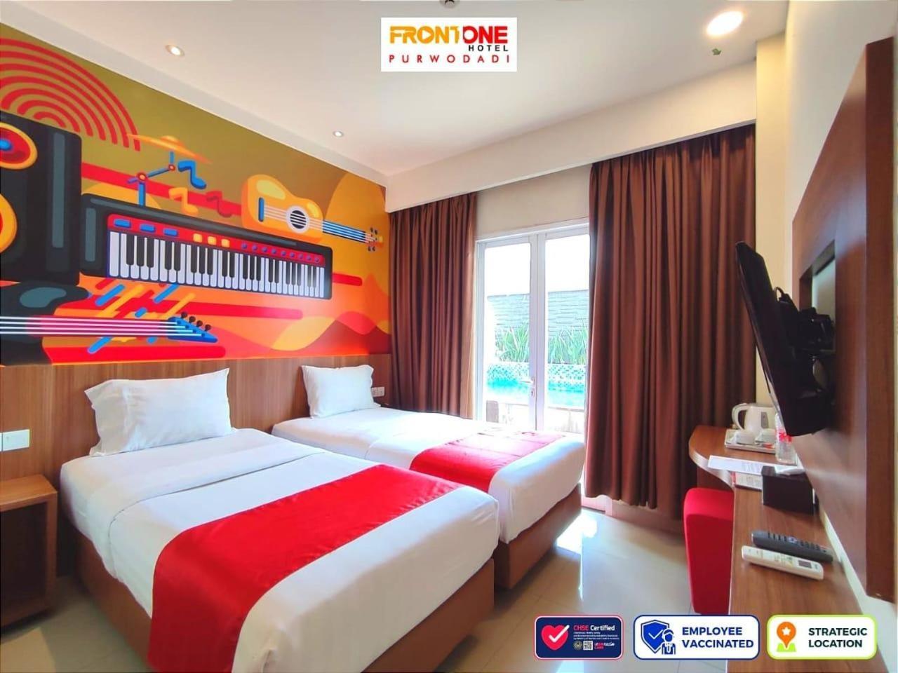 Front One Hotel Purwodadi Purwodadi  Esterno foto