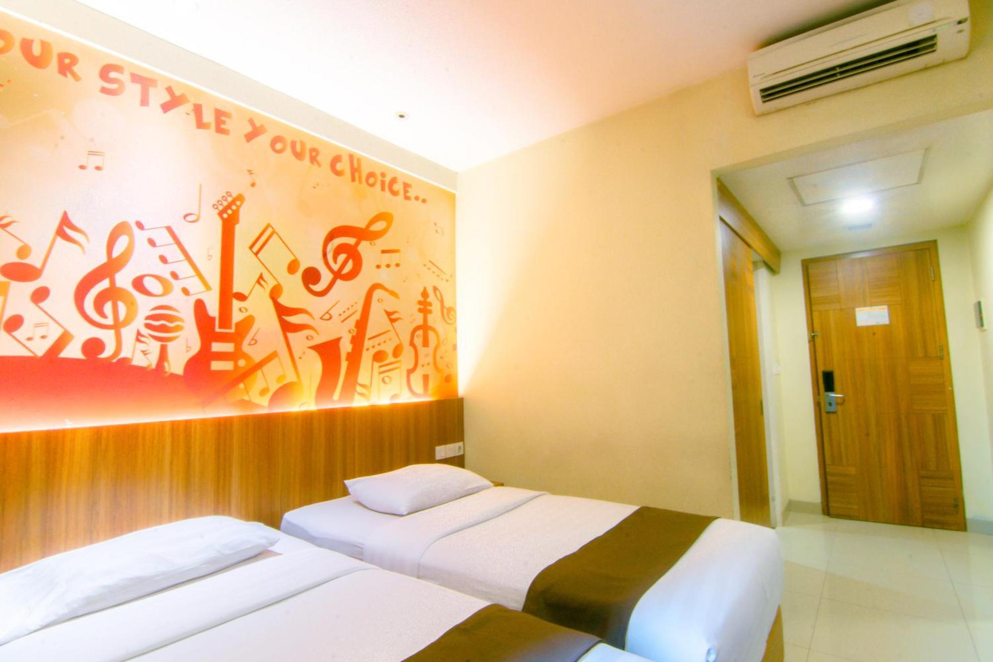 Front One Hotel Purwodadi Purwodadi  Esterno foto