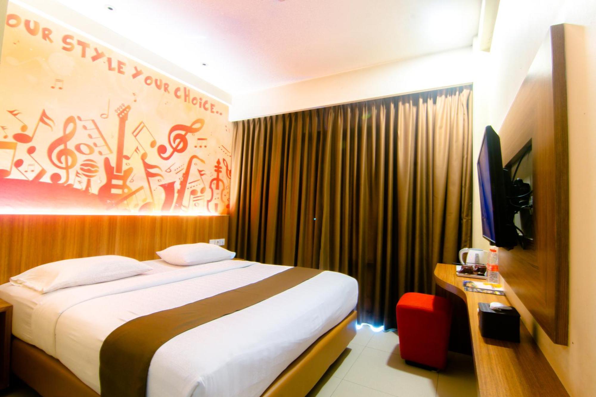 Front One Hotel Purwodadi Purwodadi  Esterno foto