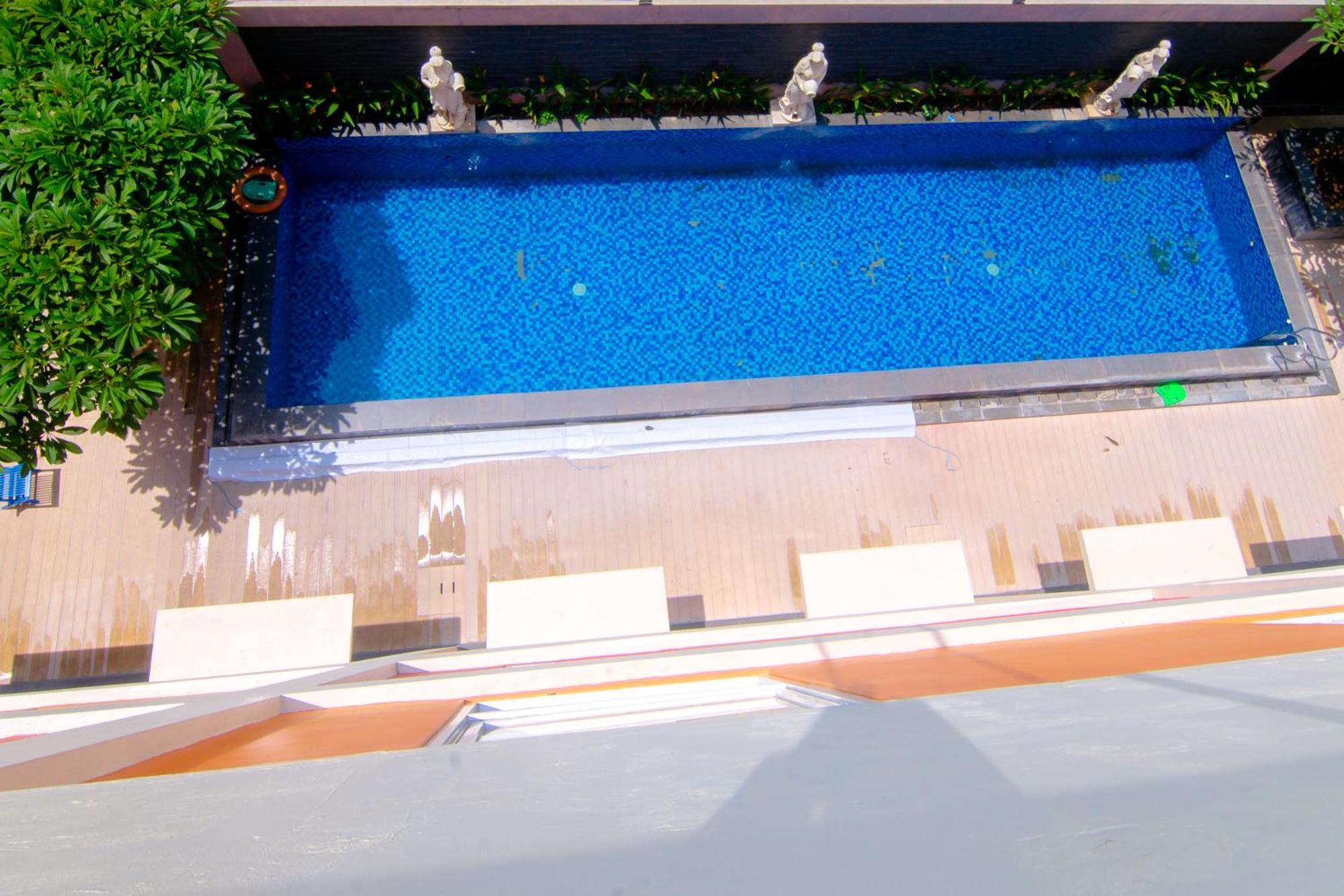 Front One Hotel Purwodadi Purwodadi  Esterno foto
