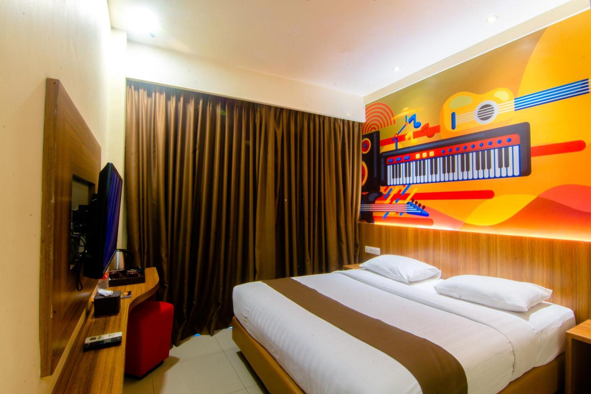 Front One Hotel Purwodadi Purwodadi  Esterno foto