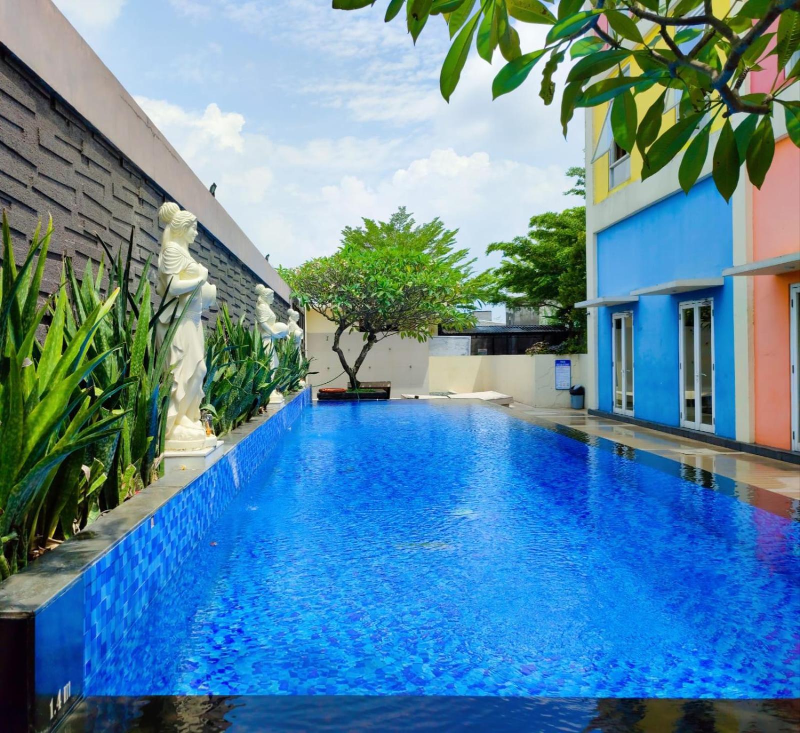 Front One Hotel Purwodadi Purwodadi  Esterno foto